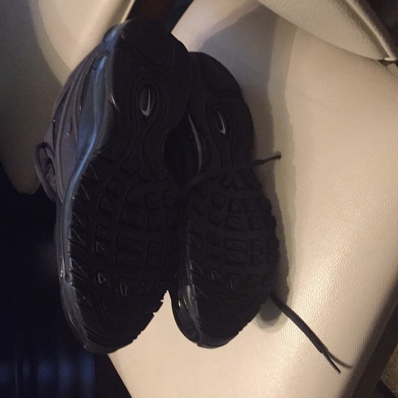 NEW Nike Sneakers - Picture 8 of 8